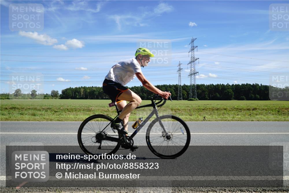 07.09.2025 - 19. Norderstedt Triathlon Michael Burmester http://msf.ph/oto/8858323 07.09.2025 13:09:29 Radfahren 312, 321 meine-sportfotos.de