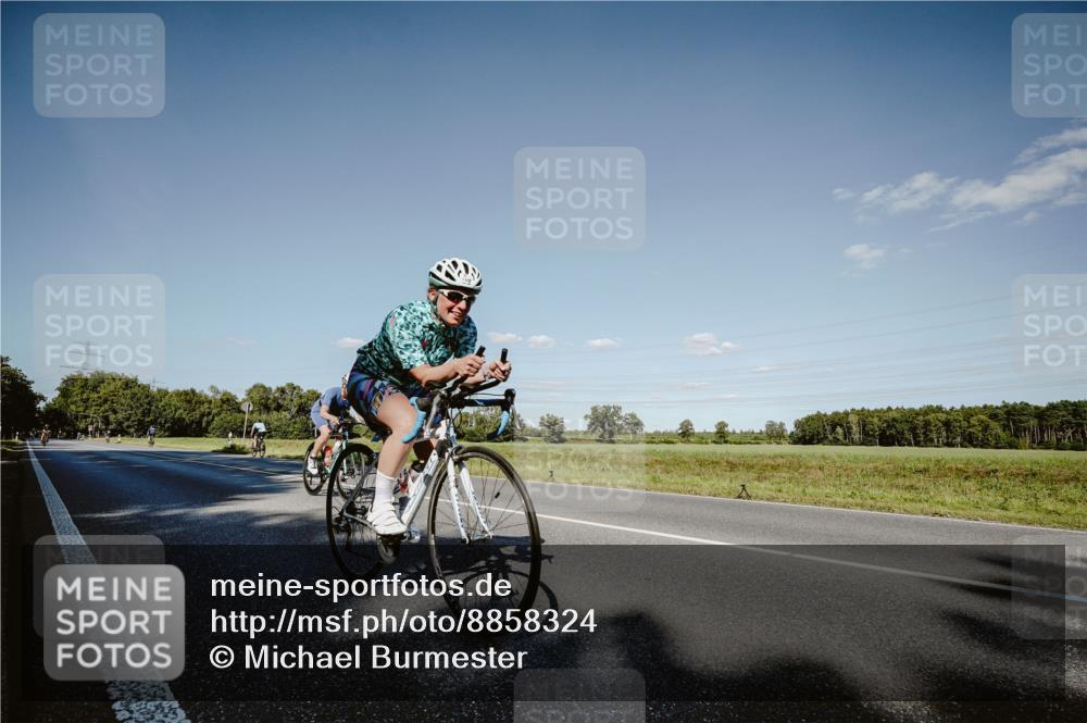 07.09.2025 - 19. Norderstedt Triathlon Michael Burmester http://msf.ph/oto/8858324 07.09.2025 15:38:50 Radfahren 402, 504, 1432, 1454 meine-sportfotos.de