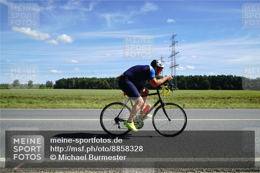 07.09.2025 - 19. Norderstedt Triathlon Michael Burmester http://msf.ph/oto/8858328 07.09.2025 13:09:40 Radfahren 166 meine-sportfotos.de