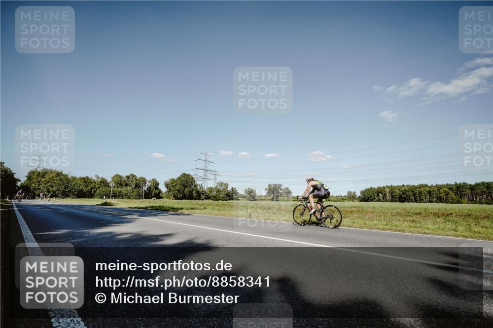07.09.2025 - 19. Norderstedt Triathlon Michael Burmester http://msf.ph/oto/8858341 07.09.2025 15:38:59 Radfahren 909 meine-sportfotos.de