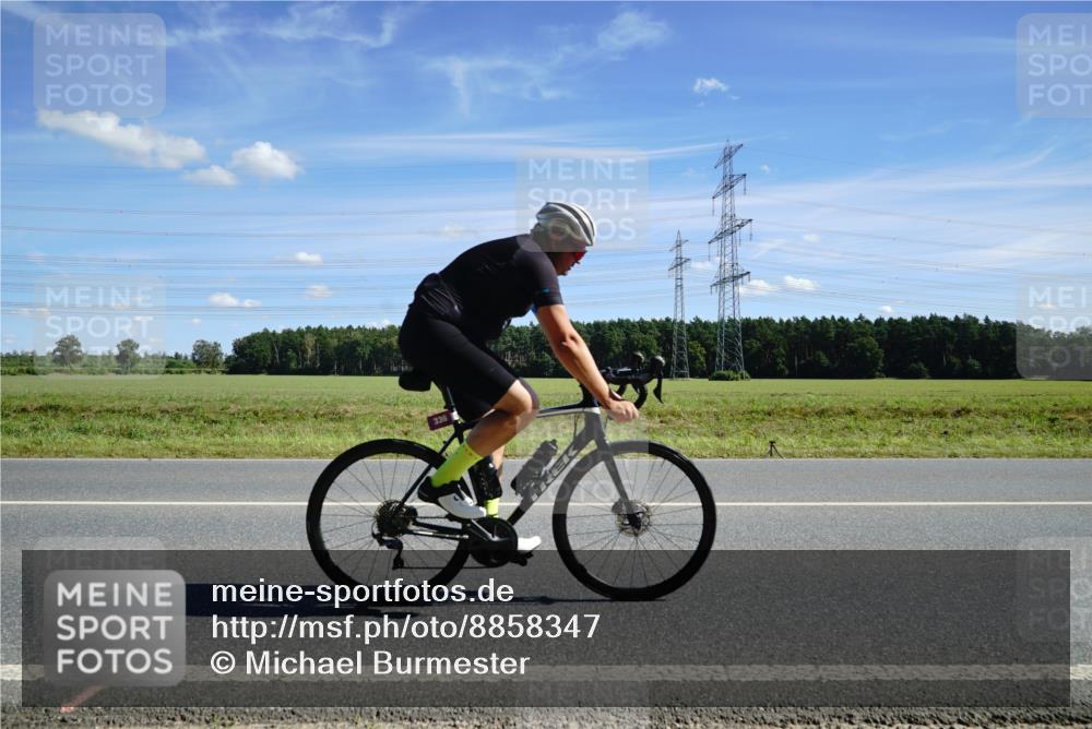 07.09.2025 - 19. Norderstedt Triathlon Michael Burmester http://msf.ph/oto/8858347 07.09.2025 13:09:47 Radfahren 336, 1270 meine-sportfotos.de