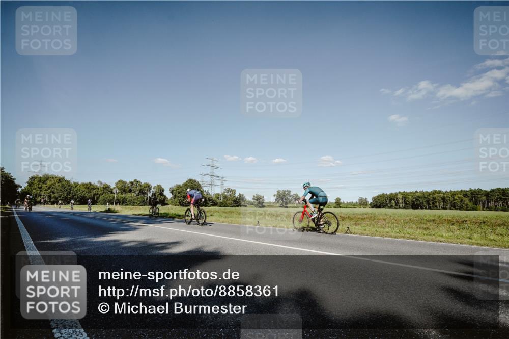 07.09.2025 - 19. Norderstedt Triathlon Michael Burmester http://msf.ph/oto/8858361 07.09.2025 15:39:06 Radfahren 397, 885, 1452 meine-sportfotos.de