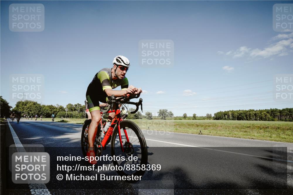 07.09.2025 - 19. Norderstedt Triathlon Michael Burmester http://msf.ph/oto/8858369 07.09.2025 15:39:09 Radfahren 397, 885, 918, 947 meine-sportfotos.de