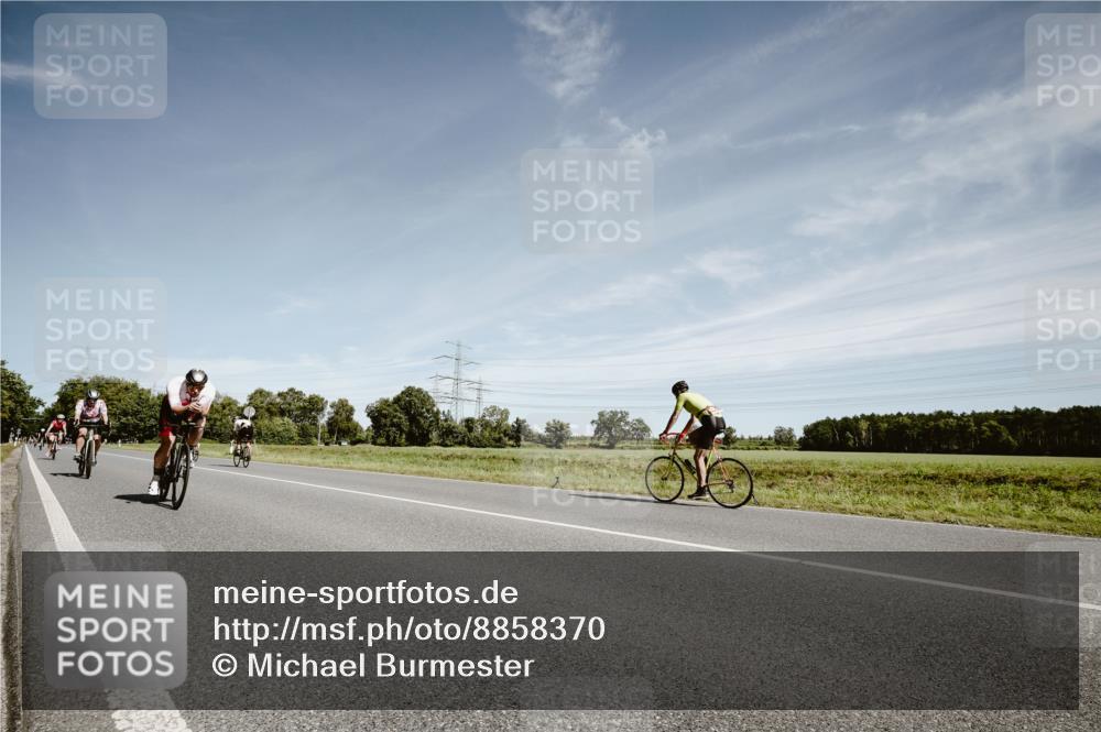 07.09.2025 - 19. Norderstedt Triathlon Michael Burmester http://msf.ph/oto/8858370 07.09.2025 12:31:55 Radfahren 302, 1322, 1339 meine-sportfotos.de