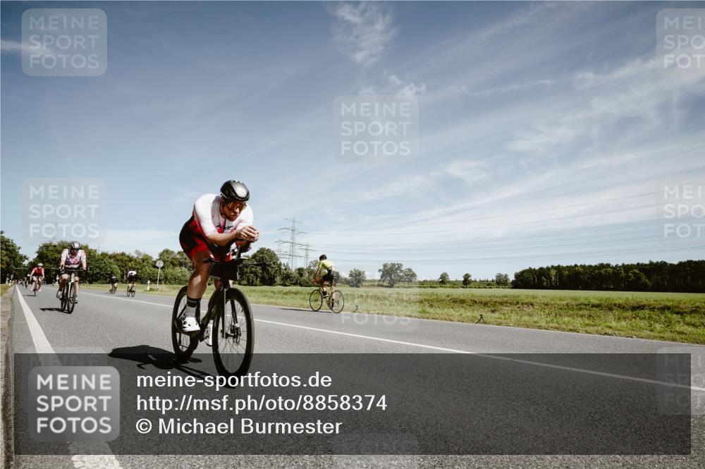 07.09.2025 - 19. Norderstedt Triathlon Michael Burmester http://msf.ph/oto/8858374 07.09.2025 12:31:55 Radfahren 302, 1322, 1339 meine-sportfotos.de