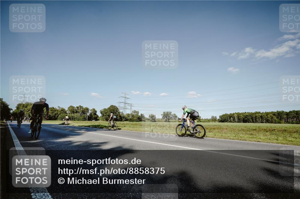 07.09.2025 - 19. Norderstedt Triathlon Michael Burmester http://msf.ph/oto/8858375 07.09.2025 15:39:11 Radfahren 397, 885, 918, 947 meine-sportfotos.de