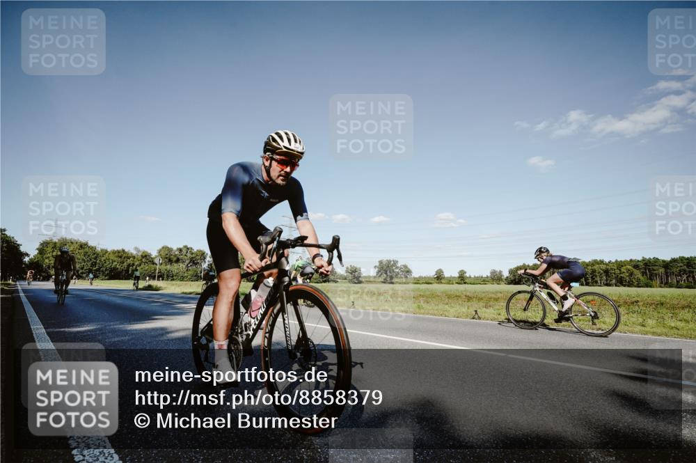 07.09.2025 - 19. Norderstedt Triathlon Michael Burmester http://msf.ph/oto/8858379 07.09.2025 15:39:11 Radfahren 397, 885, 918, 947 meine-sportfotos.de
