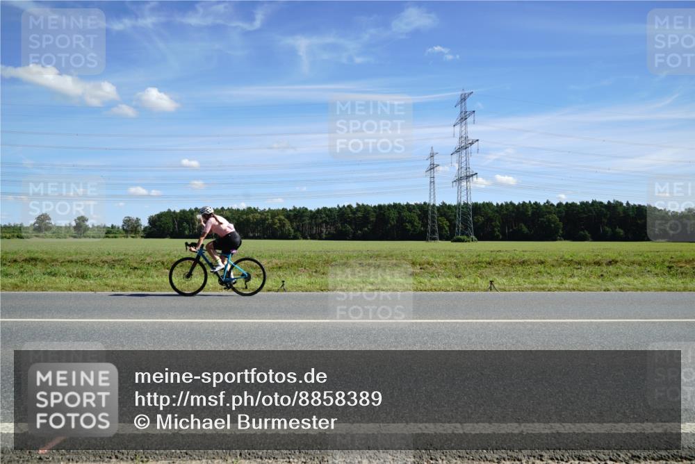 07.09.2025 - 19. Norderstedt Triathlon Michael Burmester http://msf.ph/oto/8858389 07.09.2025 13:10:09 Radfahren  meine-sportfotos.de