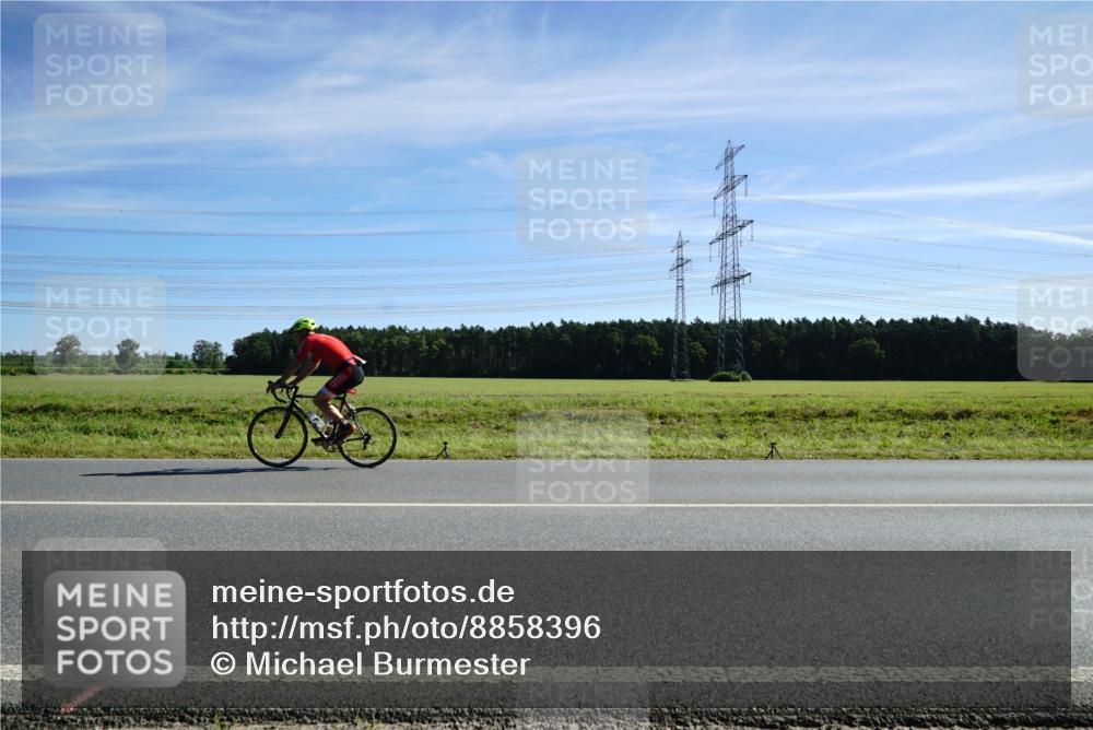 07.09.2025 - 19. Norderstedt Triathlon Michael Burmester http://msf.ph/oto/8858396 07.09.2025 11:29:27 Radfahren 185, 1196, 1228 meine-sportfotos.de