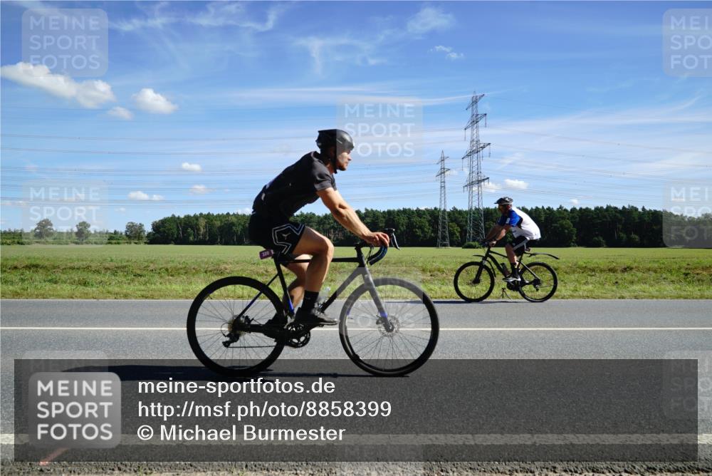 07.09.2025 - 19. Norderstedt Triathlon Michael Burmester http://msf.ph/oto/8858399 07.09.2025 13:10:20 Radfahren 315, 320, 331, 1261 meine-sportfotos.de