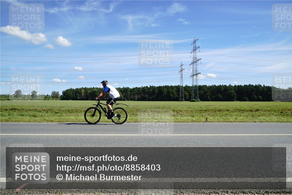 07.09.2025 - 19. Norderstedt Triathlon Michael Burmester http://msf.ph/oto/8858403 07.09.2025 13:10:21 Radfahren 315, 320, 1261 meine-sportfotos.de