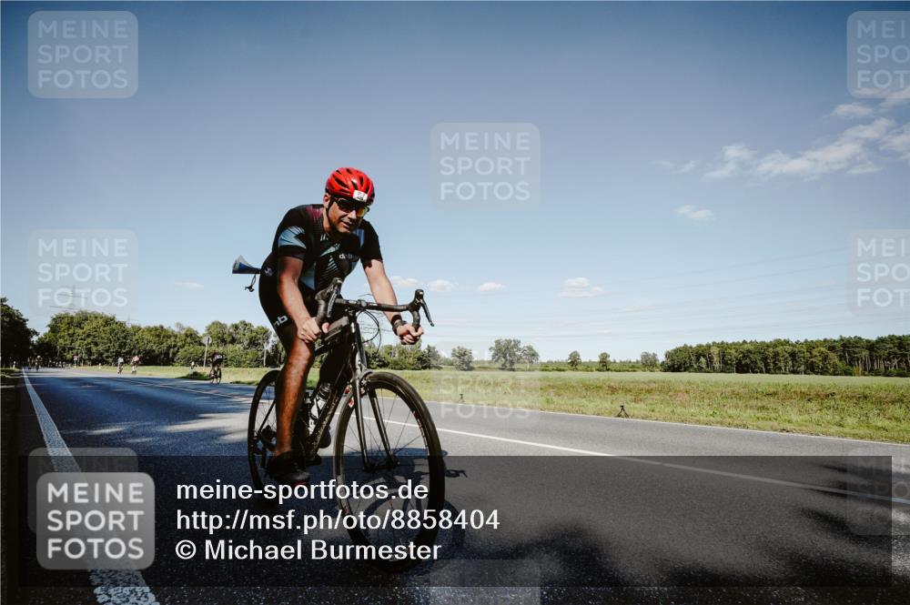 07.09.2025 - 19. Norderstedt Triathlon Michael Burmester http://msf.ph/oto/8858404 07.09.2025 15:39:29 Radfahren 409 meine-sportfotos.de