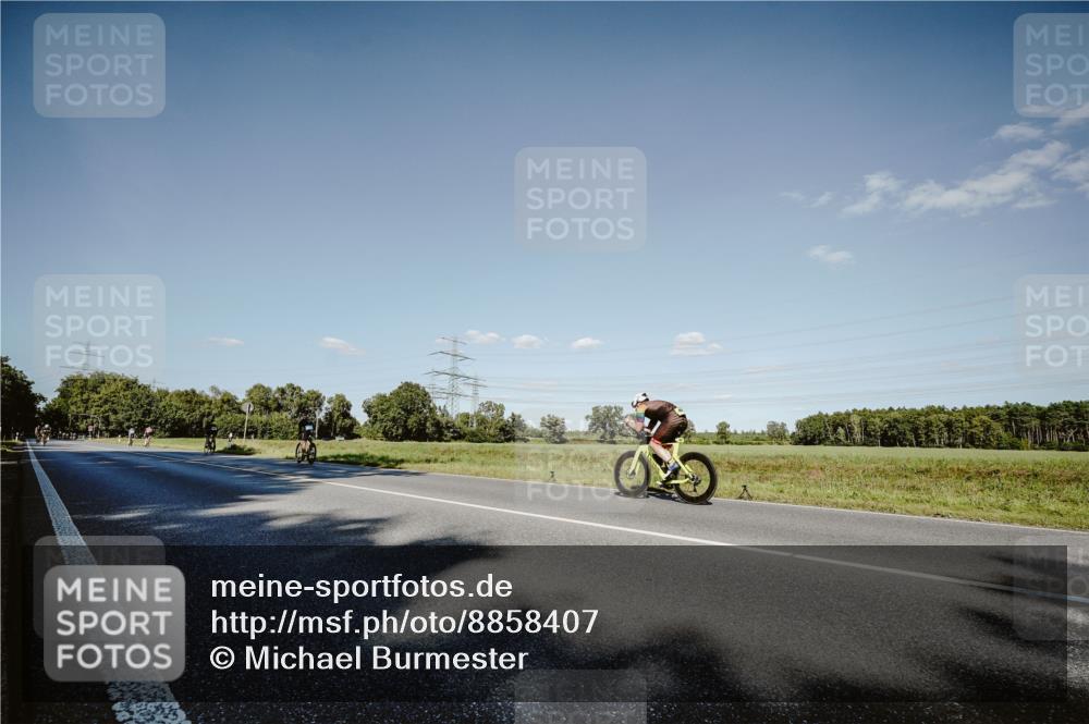 07.09.2025 - 19. Norderstedt Triathlon Michael Burmester http://msf.ph/oto/8858407 07.09.2025 15:39:29 Radfahren 409 meine-sportfotos.de