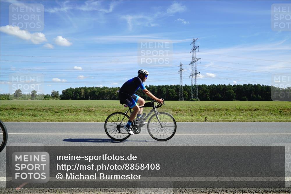 07.09.2025 - 19. Norderstedt Triathlon Michael Burmester http://msf.ph/oto/8858408 07.09.2025 13:10:22 Radfahren 315, 320, 1261 meine-sportfotos.de
