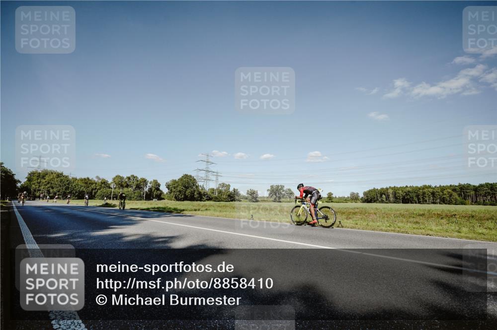 07.09.2025 - 19. Norderstedt Triathlon Michael Burmester http://msf.ph/oto/8858410 07.09.2025 15:39:31 Radfahren 409 meine-sportfotos.de
