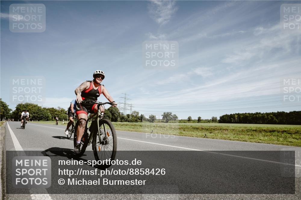 07.09.2025 - 19. Norderstedt Triathlon Michael Burmester http://msf.ph/oto/8858426 07.09.2025 12:32:30 Radfahren 304, 828, 1477 meine-sportfotos.de