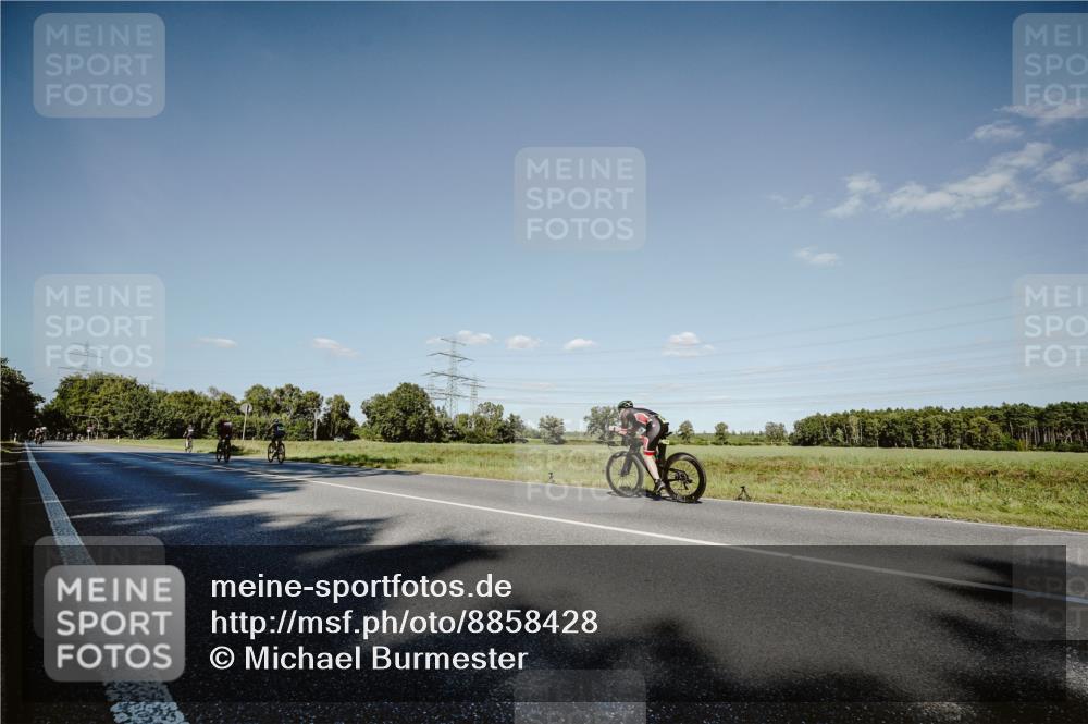 07.09.2025 - 19. Norderstedt Triathlon Michael Burmester http://msf.ph/oto/8858428 07.09.2025 15:39:42 Radfahren  meine-sportfotos.de