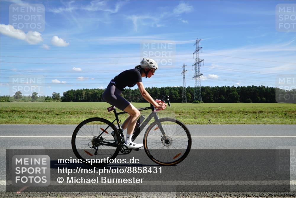 07.09.2025 - 19. Norderstedt Triathlon Michael Burmester http://msf.ph/oto/8858431 07.09.2025 13:10:38 Radfahren 341 meine-sportfotos.de