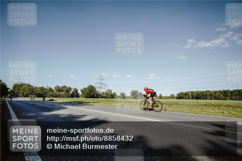 07.09.2025 - 19. Norderstedt Triathlon Michael Burmester http://msf.ph/oto/8858432 07.09.2025 15:39:44 Radfahren 517 meine-sportfotos.de