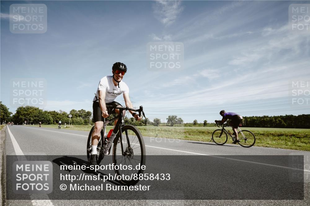 07.09.2025 - 19. Norderstedt Triathlon Michael Burmester http://msf.ph/oto/8858433 07.09.2025 12:32:32 Radfahren 304, 828, 1477 meine-sportfotos.de