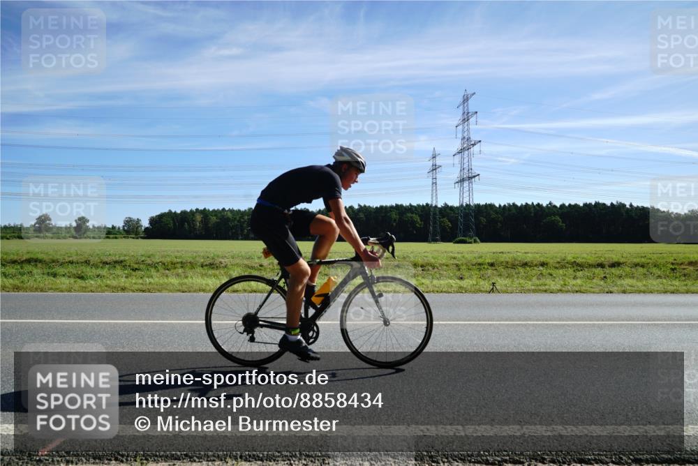 07.09.2025 - 19. Norderstedt Triathlon Michael Burmester http://msf.ph/oto/8858434 07.09.2025 11:29:51 Radfahren 1203 meine-sportfotos.de
