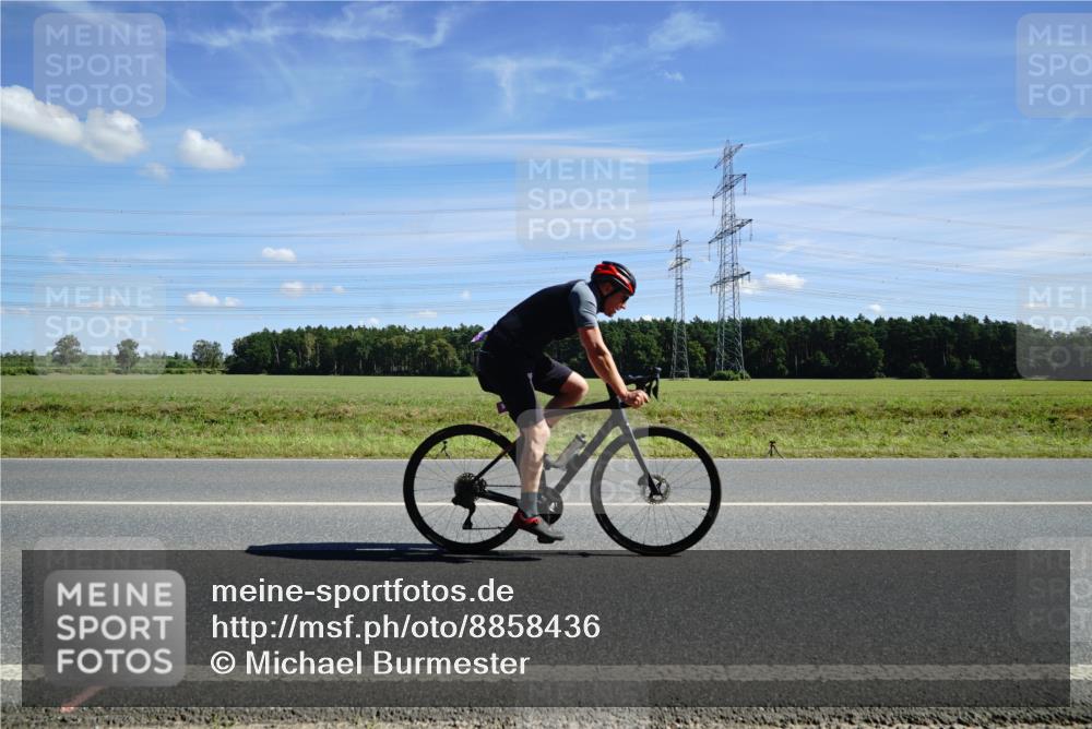 07.09.2025 - 19. Norderstedt Triathlon Michael Burmester http://msf.ph/oto/8858436 07.09.2025 13:10:49 Radfahren 346 meine-sportfotos.de