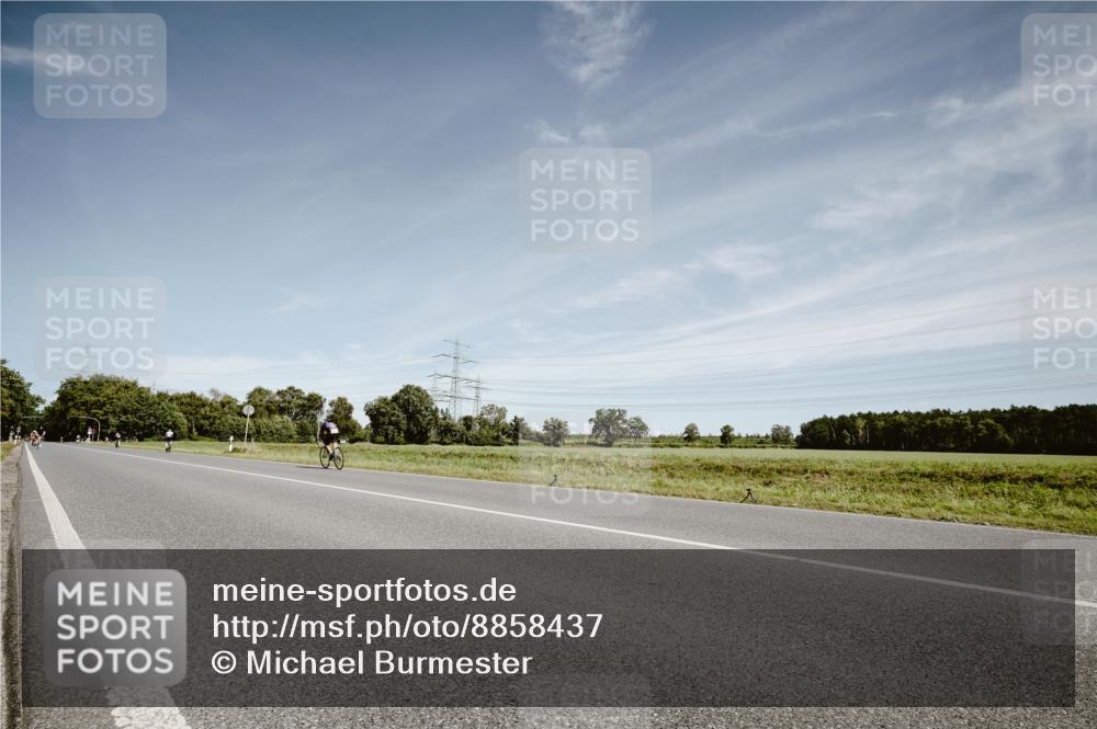 07.09.2025 - 19. Norderstedt Triathlon Michael Burmester http://msf.ph/oto/8858437 07.09.2025 12:32:33 Radfahren 304, 828, 1477 meine-sportfotos.de