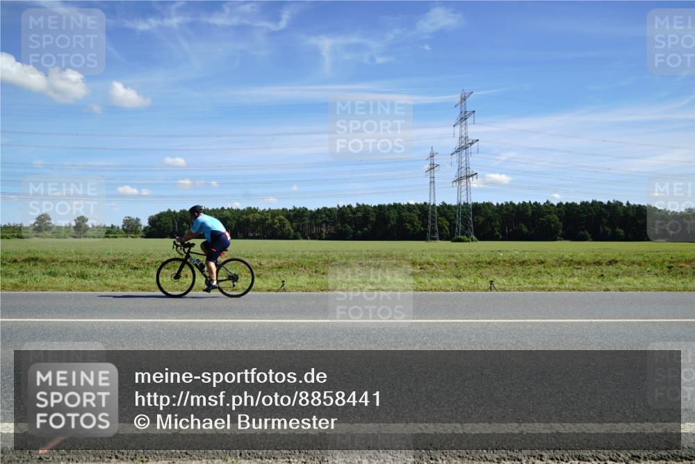 07.09.2025 - 19. Norderstedt Triathlon Michael Burmester http://msf.ph/oto/8858441 07.09.2025 13:10:56 Radfahren  meine-sportfotos.de