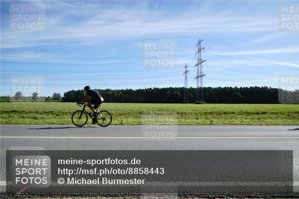 07.09.2025 - 19. Norderstedt Triathlon Michael Burmester http://msf.ph/oto/8858443 07.09.2025 11:29:56 Radfahren 1175 meine-sportfotos.de