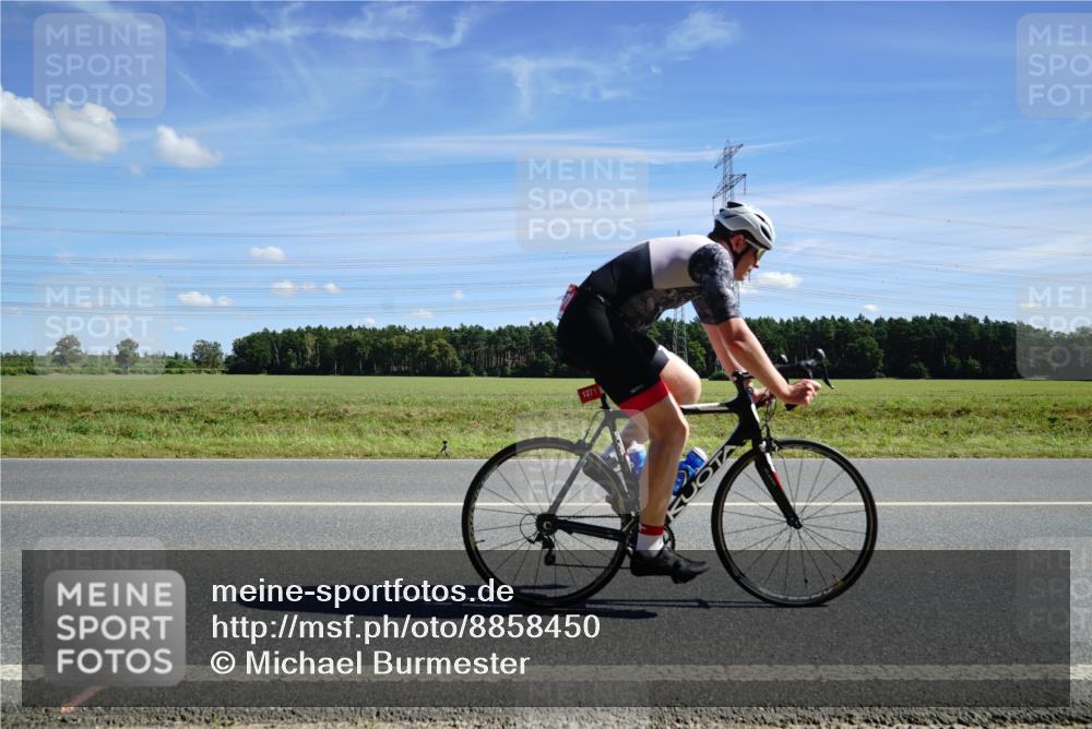 07.09.2025 - 19. Norderstedt Triathlon Michael Burmester http://msf.ph/oto/8858450 07.09.2025 13:11:11 Radfahren 1271 meine-sportfotos.de