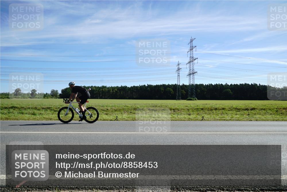 07.09.2025 - 19. Norderstedt Triathlon Michael Burmester http://msf.ph/oto/8858453 07.09.2025 11:29:57 Radfahren 1175 meine-sportfotos.de