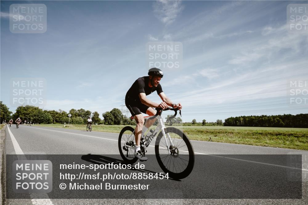 07.09.2025 - 19. Norderstedt Triathlon Michael Burmester http://msf.ph/oto/8858454 07.09.2025 12:32:38 Radfahren 724, 1212 meine-sportfotos.de