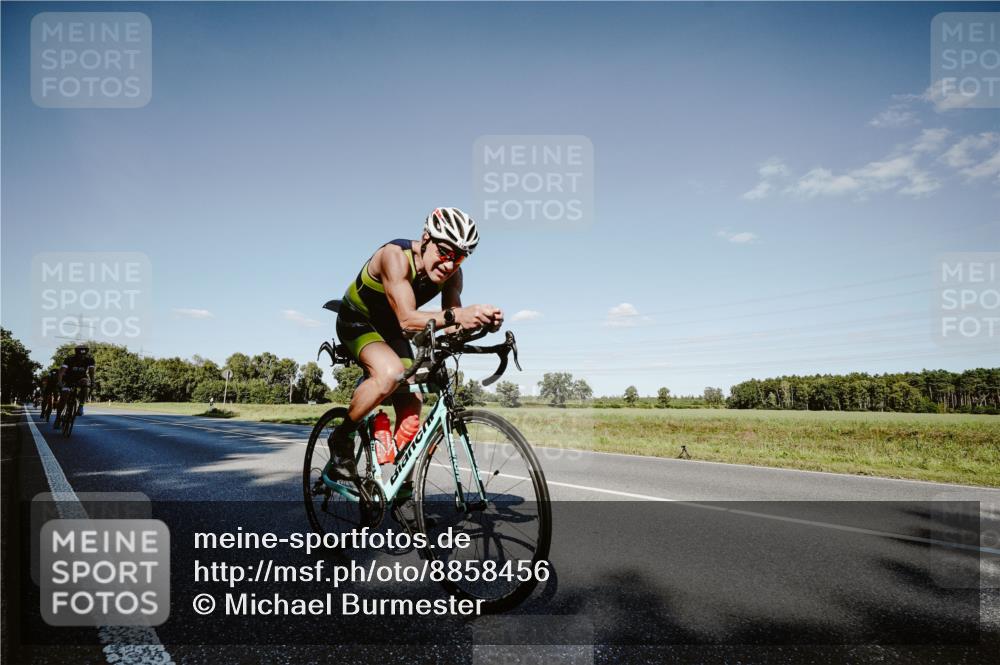 07.09.2025 - 19. Norderstedt Triathlon Michael Burmester http://msf.ph/oto/8858456 07.09.2025 15:40:01 Radfahren 924, 954, 1455, 1464 meine-sportfotos.de