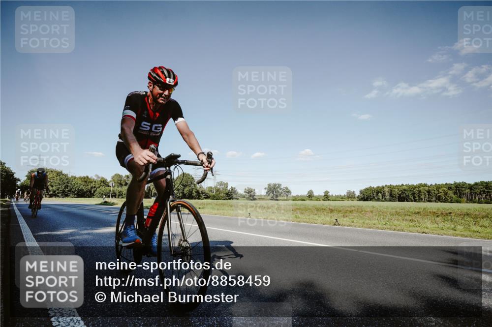 07.09.2025 - 19. Norderstedt Triathlon Michael Burmester http://msf.ph/oto/8858459 07.09.2025 15:40:02 Radfahren 924, 954, 1455, 1464 meine-sportfotos.de