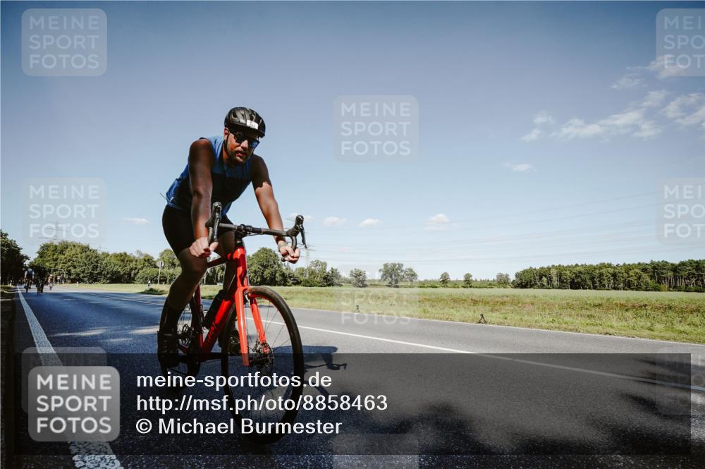 07.09.2025 - 19. Norderstedt Triathlon Michael Burmester http://msf.ph/oto/8858463 07.09.2025 15:40:03 Radfahren 924, 1448, 1455, 1464 meine-sportfotos.de