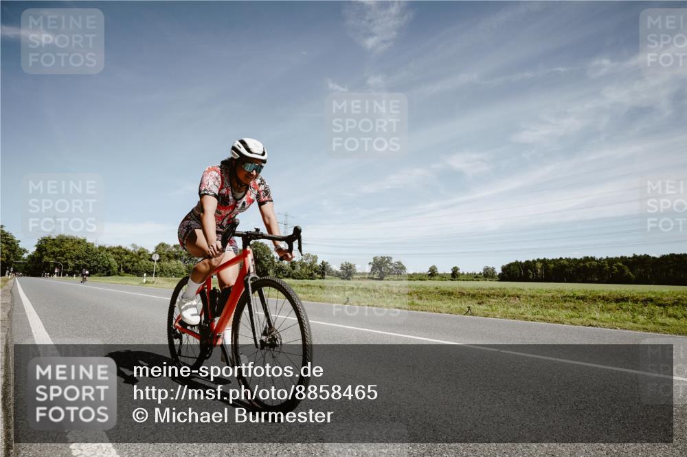 07.09.2025 - 19. Norderstedt Triathlon Michael Burmester http://msf.ph/oto/8858465 07.09.2025 12:32:43 Radfahren 195, 724 meine-sportfotos.de