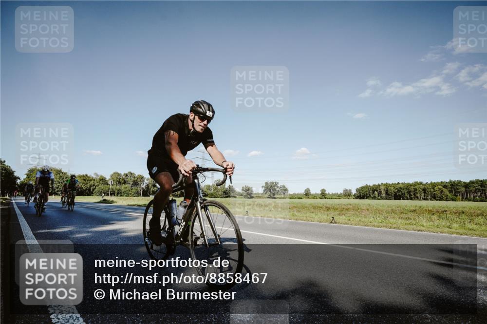 07.09.2025 - 19. Norderstedt Triathlon Michael Burmester http://msf.ph/oto/8858467 07.09.2025 15:40:06 Radfahren 923, 924, 1400, 1422, 1448, 1485 meine-sportfotos.de