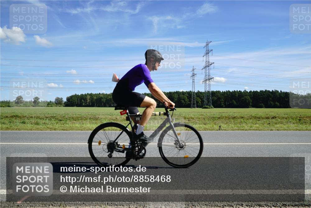 07.09.2025 - 19. Norderstedt Triathlon Michael Burmester http://msf.ph/oto/8858468 07.09.2025 13:11:40 Radfahren 298 meine-sportfotos.de