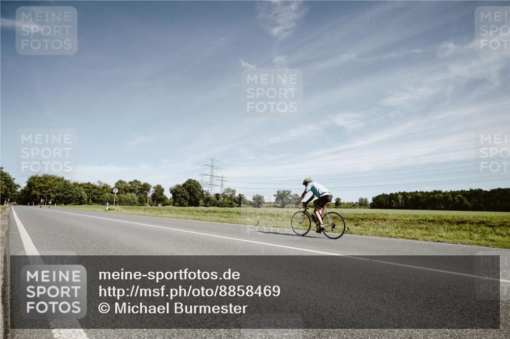 07.09.2025 - 19. Norderstedt Triathlon Michael Burmester http://msf.ph/oto/8858469 07.09.2025 12:32:46 Radfahren 195 meine-sportfotos.de