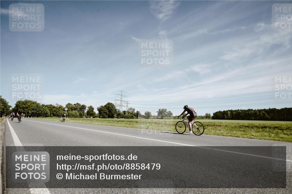 07.09.2025 - 19. Norderstedt Triathlon Michael Burmester http://msf.ph/oto/8858479 07.09.2025 12:33:01 Radfahren 739 meine-sportfotos.de