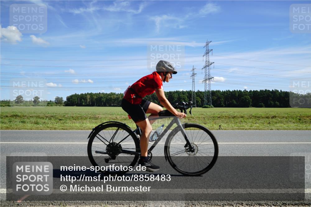 07.09.2025 - 19. Norderstedt Triathlon Michael Burmester http://msf.ph/oto/8858483 07.09.2025 13:11:51 Radfahren 841 meine-sportfotos.de
