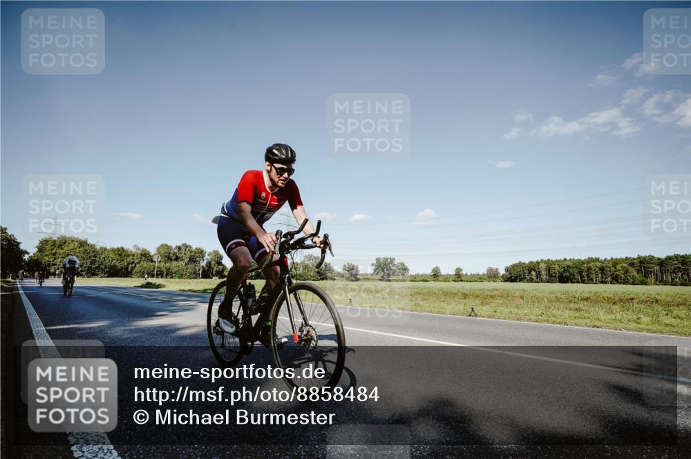 07.09.2025 - 19. Norderstedt Triathlon Michael Burmester http://msf.ph/oto/8858484 07.09.2025 15:40:15 Radfahren 868, 1497, 1526 meine-sportfotos.de