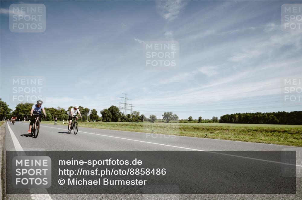 07.09.2025 - 19. Norderstedt Triathlon Michael Burmester http://msf.ph/oto/8858486 07.09.2025 12:33:05 Radfahren 718, 739, 853, 1276 meine-sportfotos.de