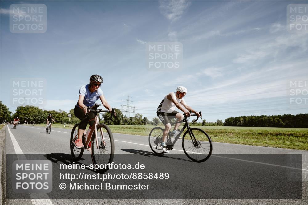 07.09.2025 - 19. Norderstedt Triathlon Michael Burmester http://msf.ph/oto/8858489 07.09.2025 12:33:06 Radfahren 182, 718, 739, 853, 1276, 1342 meine-sportfotos.de