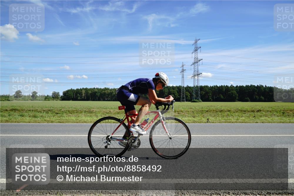 07.09.2025 - 19. Norderstedt Triathlon Michael Burmester http://msf.ph/oto/8858492 07.09.2025 13:11:57 Radfahren 332, 777, 1352 meine-sportfotos.de