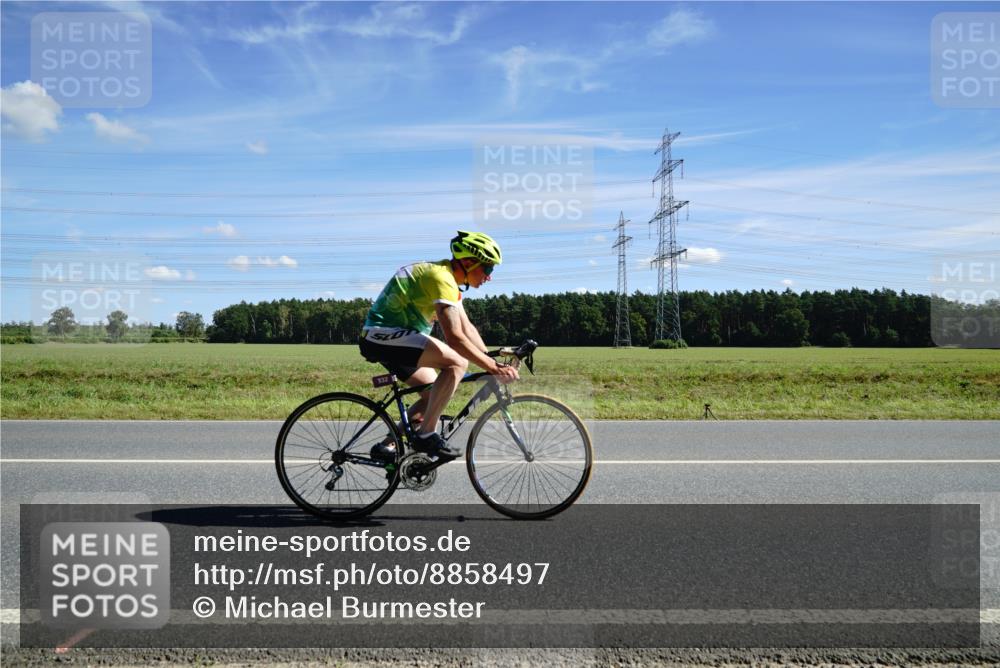 07.09.2025 - 19. Norderstedt Triathlon Michael Burmester http://msf.ph/oto/8858497 07.09.2025 13:11:59 Radfahren 332, 777 meine-sportfotos.de