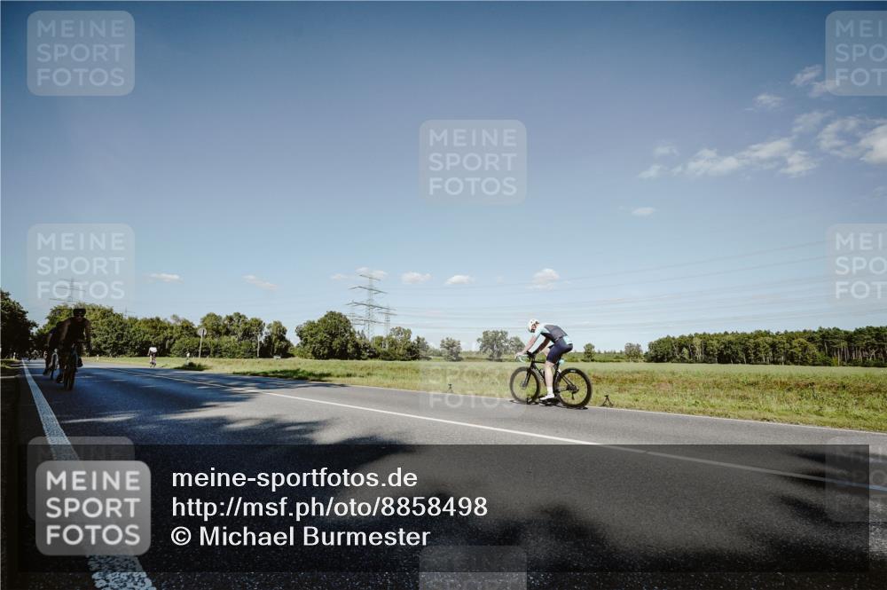 07.09.2025 - 19. Norderstedt Triathlon Michael Burmester http://msf.ph/oto/8858498 07.09.2025 15:40:21 Radfahren 501, 886, 890 meine-sportfotos.de