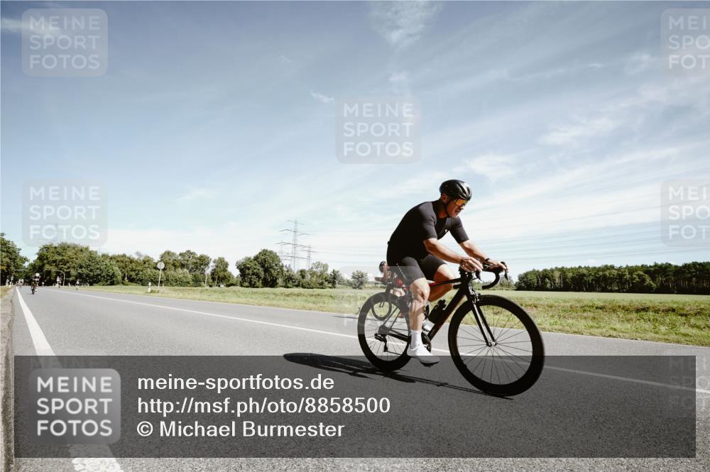 07.09.2025 - 19. Norderstedt Triathlon Michael Burmester http://msf.ph/oto/8858500 07.09.2025 12:33:10 Radfahren 182, 250, 718, 1342 meine-sportfotos.de