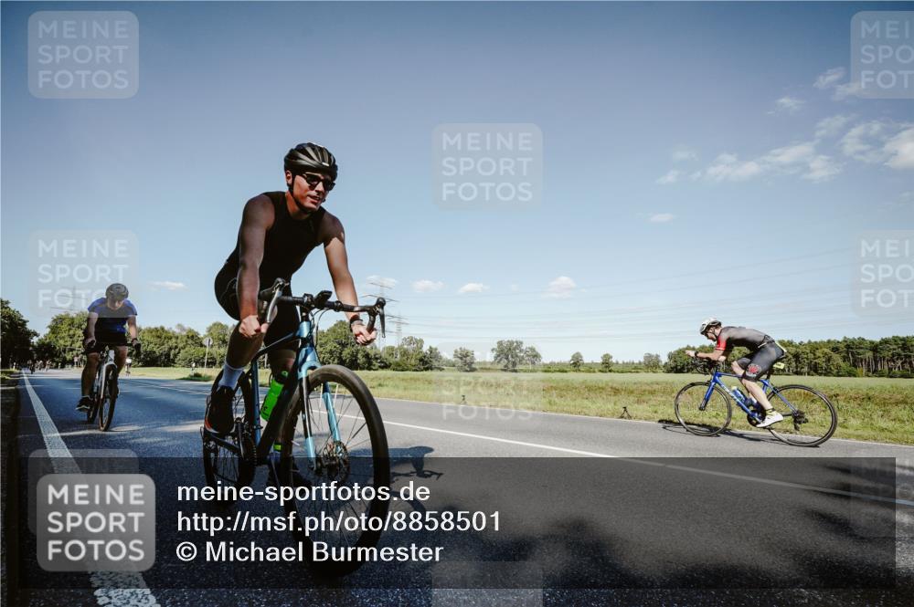 07.09.2025 - 19. Norderstedt Triathlon Michael Burmester http://msf.ph/oto/8858501 07.09.2025 15:40:23 Radfahren 501, 886, 890 meine-sportfotos.de