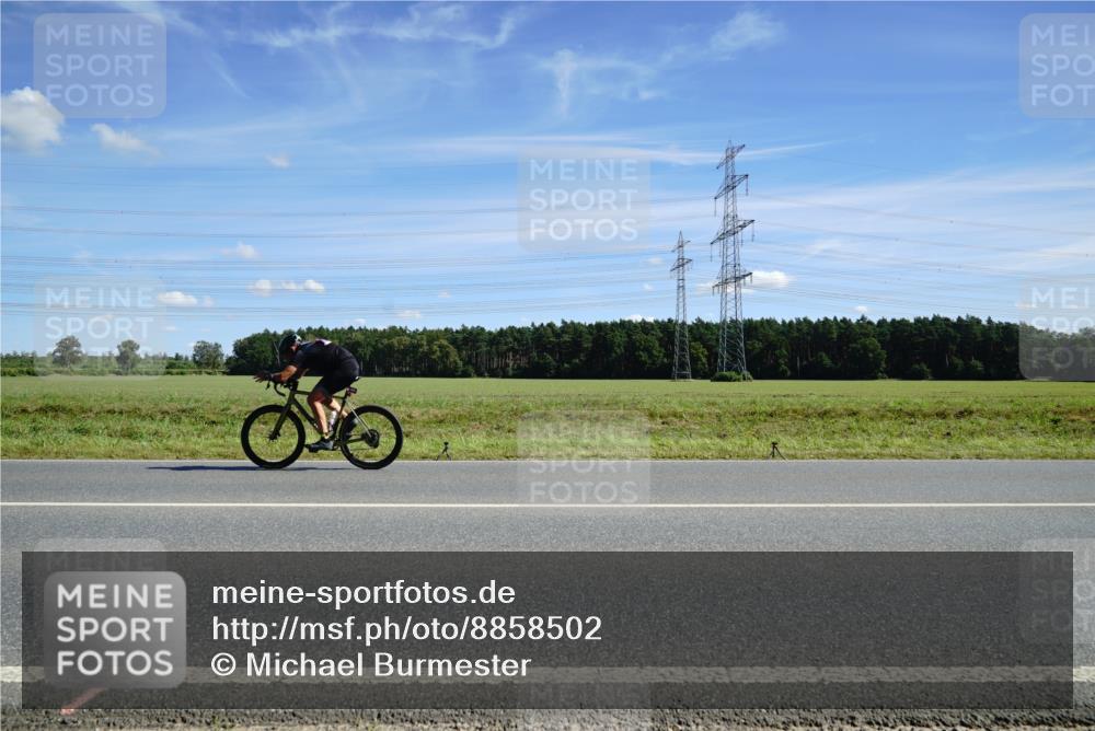07.09.2025 - 19. Norderstedt Triathlon Michael Burmester http://msf.ph/oto/8858502 07.09.2025 13:12:02 Radfahren 332 meine-sportfotos.de